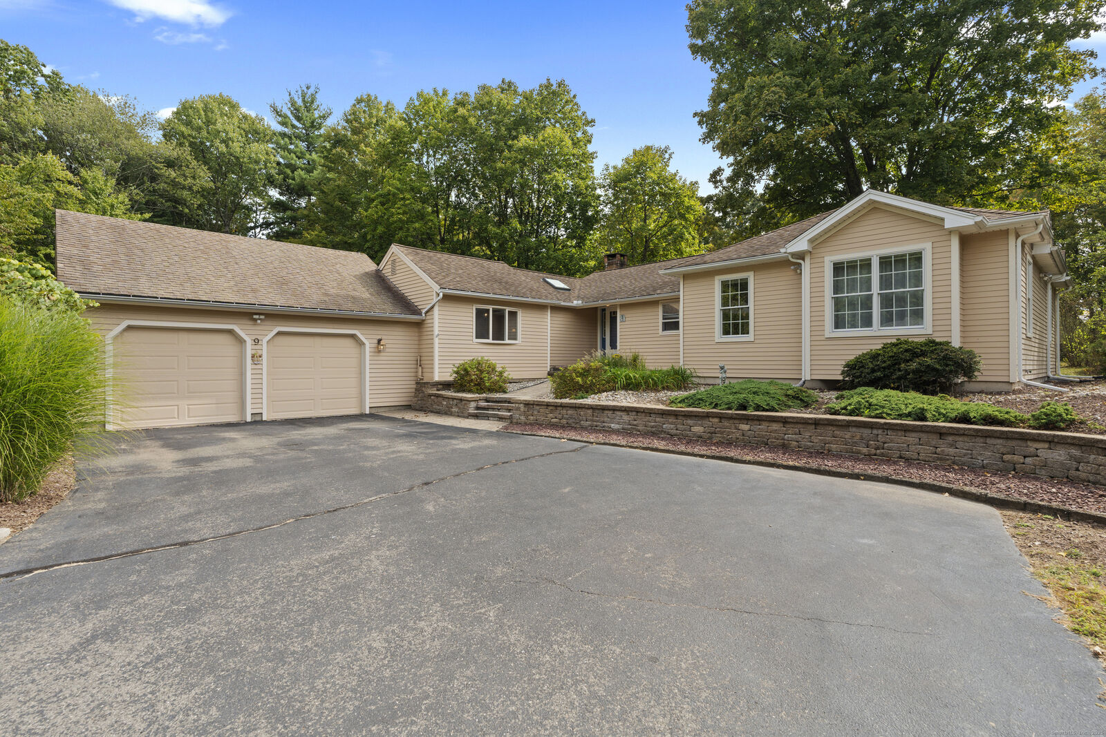 Property Photo: 9 Meadow Lane CT 06032