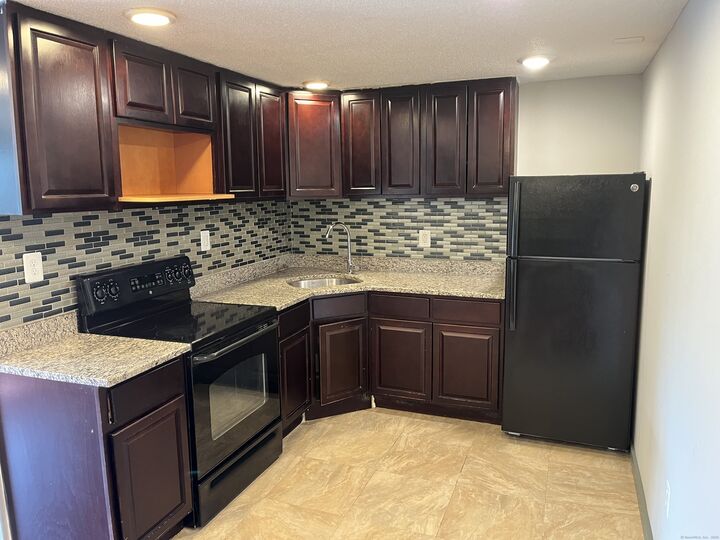 Property Photo:  32 Cook Avenue 104  CT 06451 