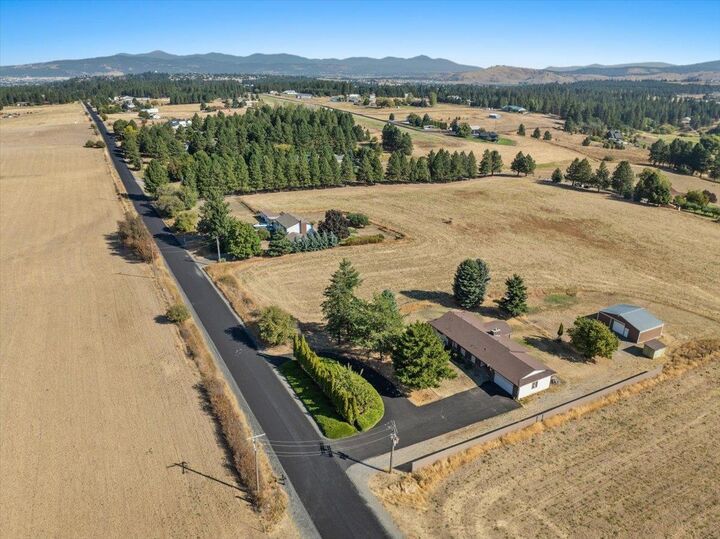 Property Photo:  5621 S Conklin Rd  WA 99016 