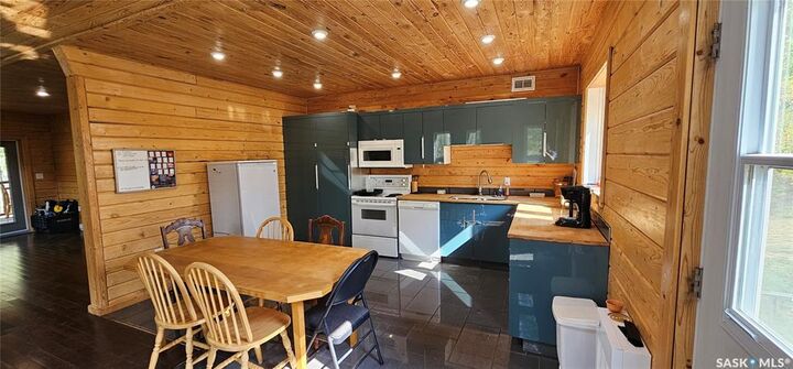 Photo de la propriété:  404 Lakeview Road  SK S0E 0B0 