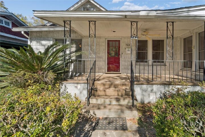 Property Photo: 742 E Park Avenue GA 31401