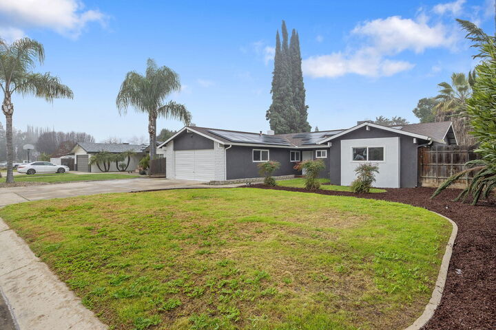 Property Photo:  3526 W Pryor Avenue  CA 93277 