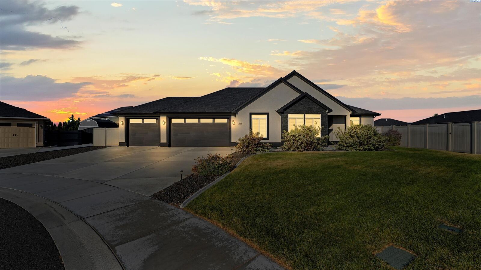 Property Photo: 6712 Garnet Court WA 99353