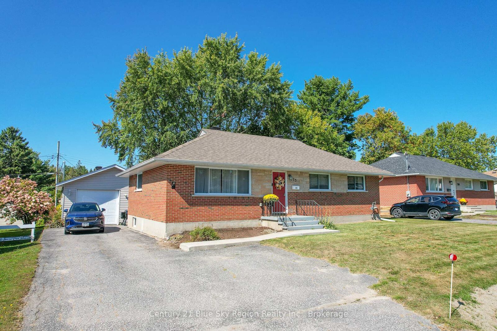 Property Photo:  773 McKay Avenue  ON P1B 7W2 