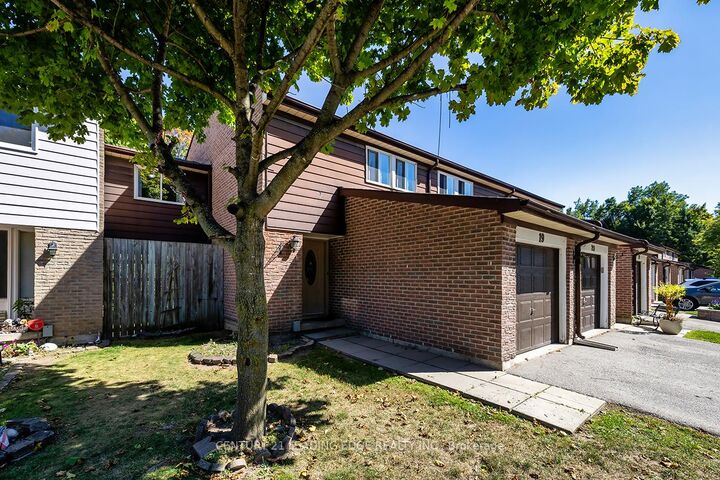 Property Photo:  350 Camelot Court 19  ON L1G 6P7 