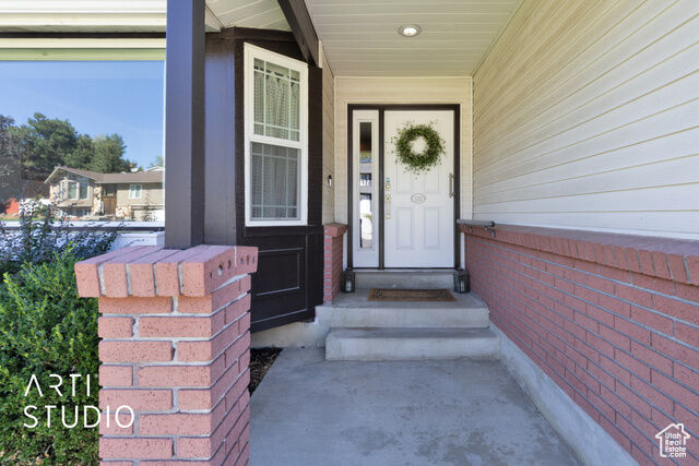 Property Photo:  2056 E Meadow Lark Way  UT 84093 