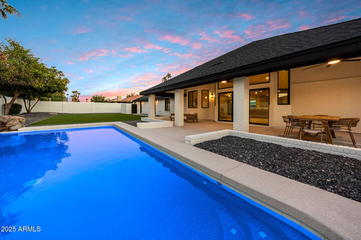 Property Photo:  7716 W John Cabot Road  AZ 85308 