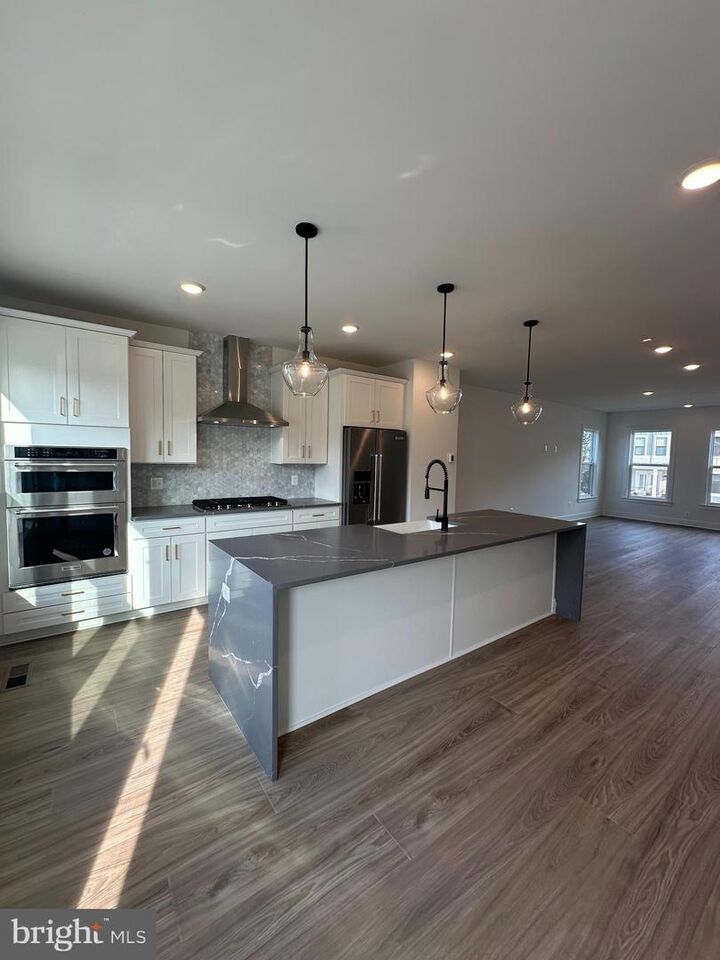 Property Photo:  42609 Houdini Rest Ter  VA 20176 