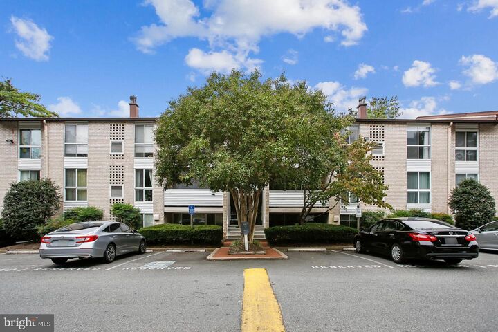 Property Photo: 5608 Bloomfield Drive 204 VA 22312