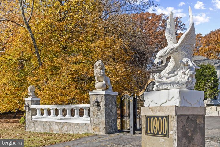 Property Photo:  10900 Sunset Hills Road  VA 20190 