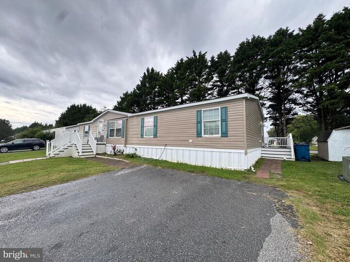 Property Photo: 5 Emery Circle DE 19940
