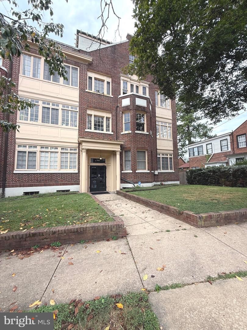 Property Photo:  702 Prince Edward Street 3  VA 22401 