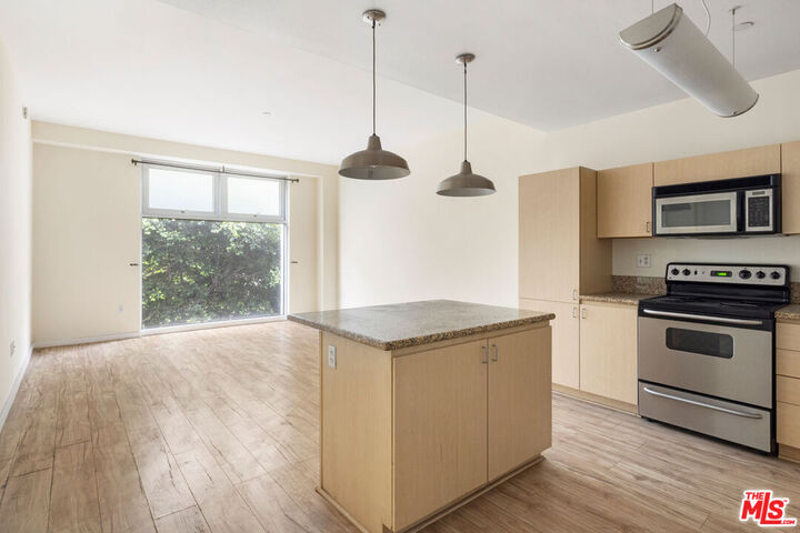 Property Photo:  630 W 6th St  CA 90017 