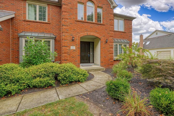 Property Photo:  1221 Belcross Drive  OH 43054