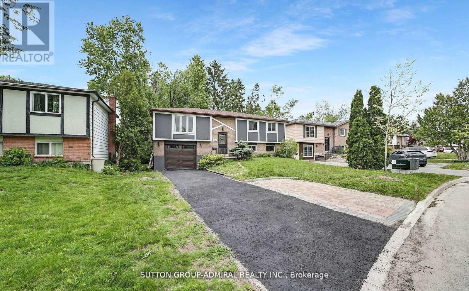Property Photo:  14 Chippawa (Main) Court  ON L4M 5N8 