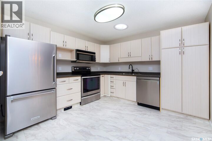 Property Photo:  8 3415 Calder Crescent  SK S7J 4Z9 
