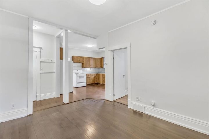 Property Photo: 392 Anderson Avenue MB R2W 1E7