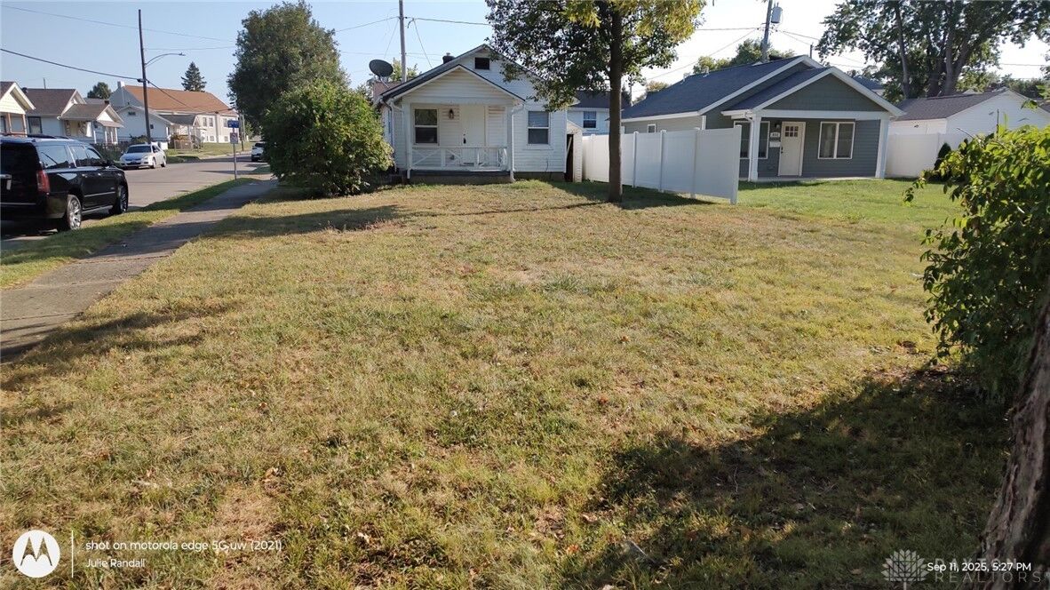 Property Photo: 2609 Lynhurst Avenue OH 45420