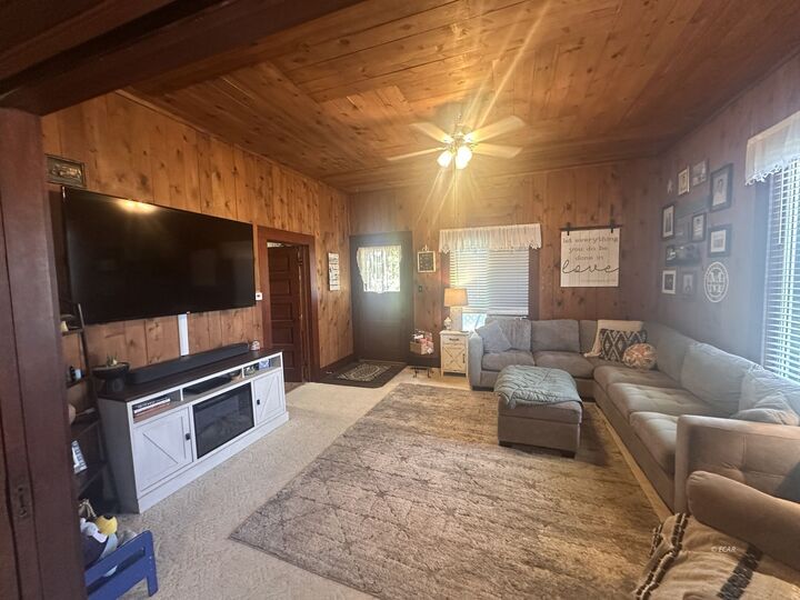 Property Photo: 1481 Clover Avenue NV 89835