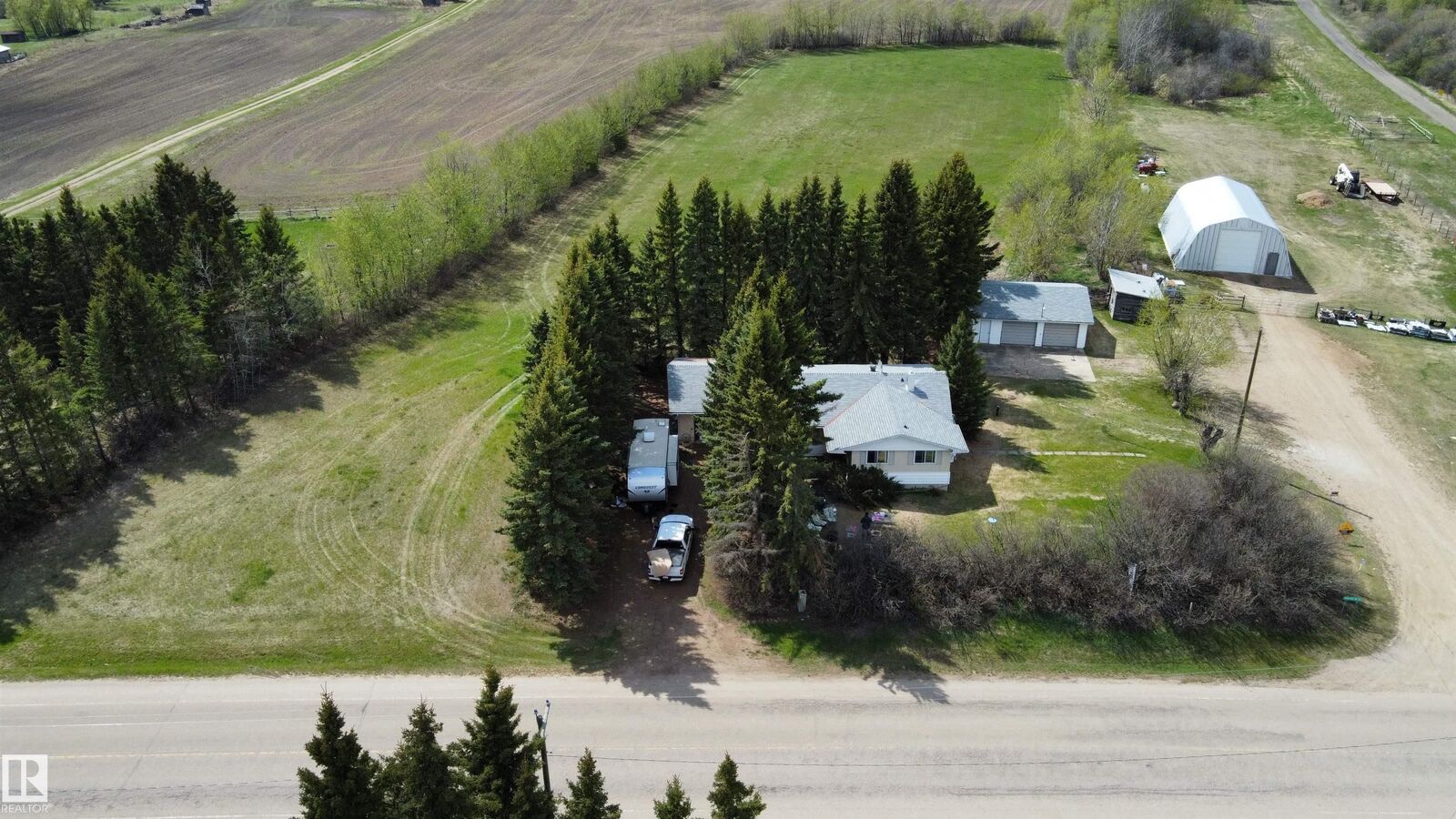 Property Photo:  59528 152 Range Road  AB T0A 0J0 