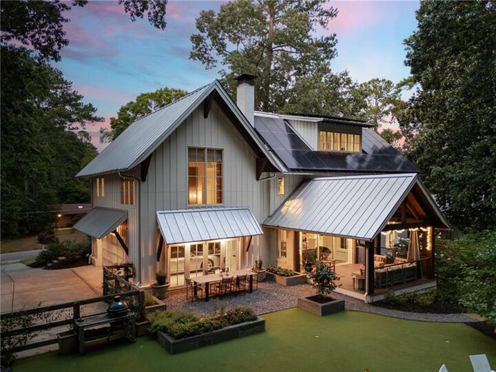 Property Photo: 700 Edgewater Trail GA 30328