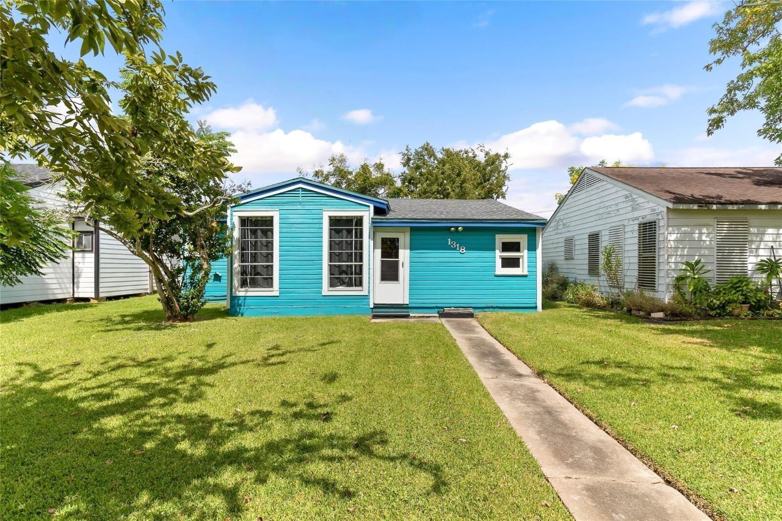 Property Photo:  1318 W 5th Street  TX 77541 