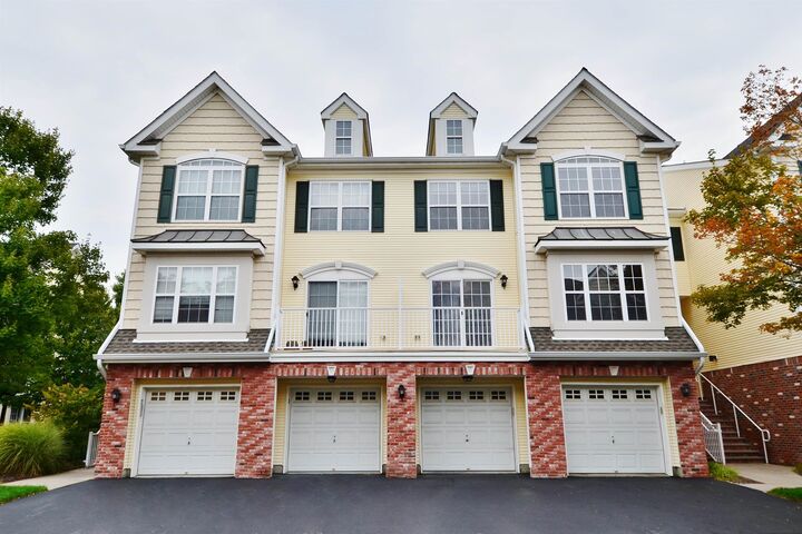 19 Marina Dr  Bayonne NJ 07002 photo