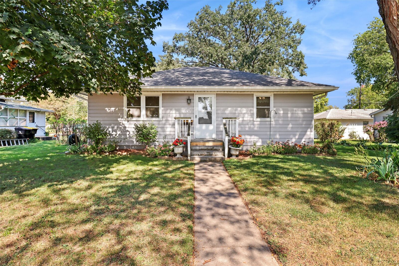 Property Photo: 712 Rapids Street IA 50003