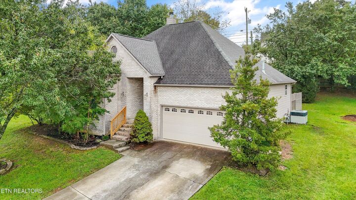 Property Photo: 2300 Windcastle Lane TN 37923