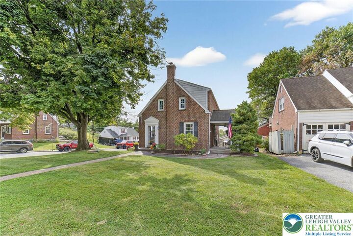Property Photo:  404 Florida Avenue  PA 18052 