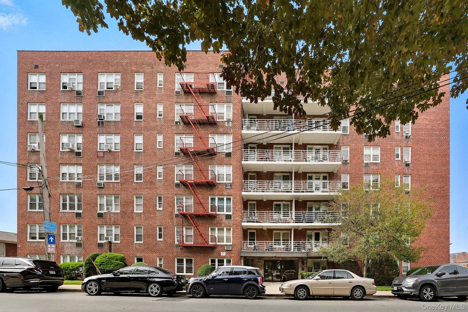 Property Photo:  679 Warburton Avenue #8P  NY 10701 
