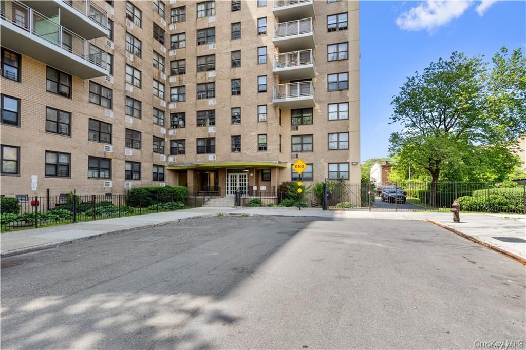 Property Photo:  1966 Newbold Avenue 108  NY 10472 