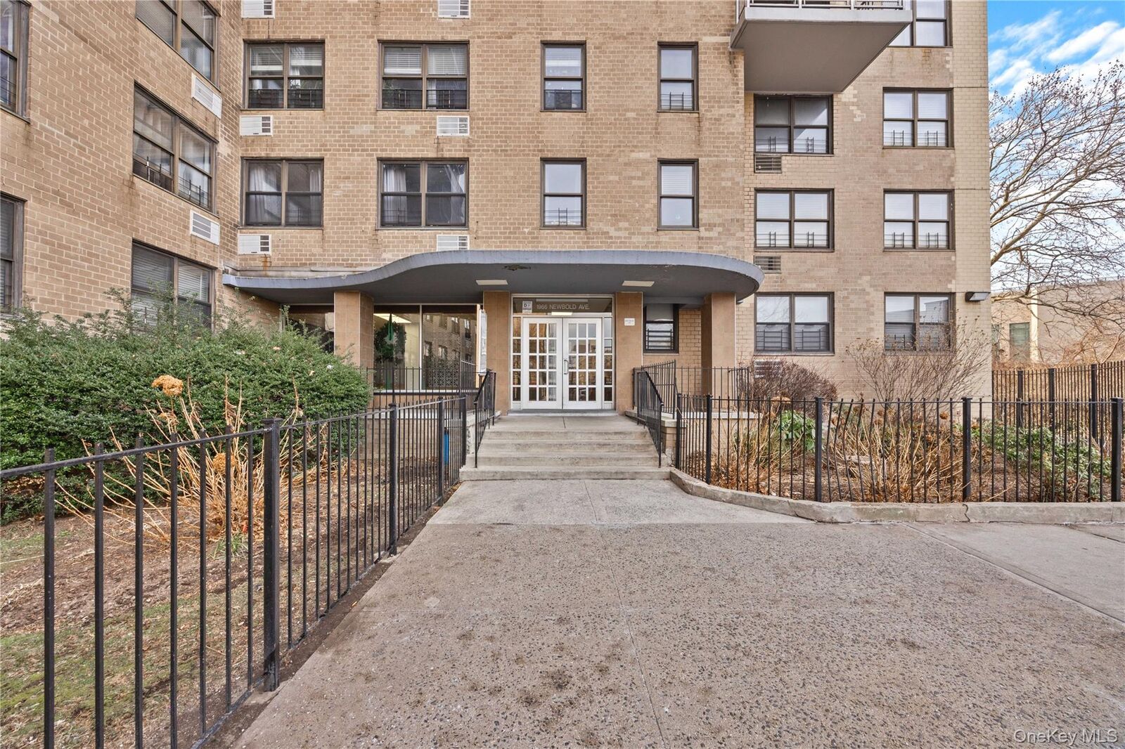 Property Photo:  1966 Newbold Avenue 108  NY 10472 