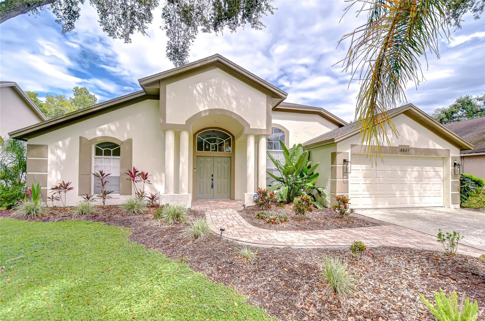 Property Photo: 4837 Eagle Cove Boulevard FL 34685