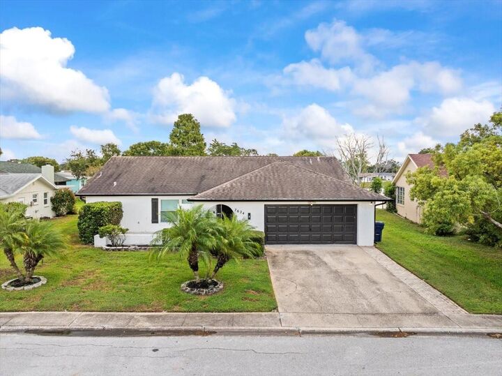 Property Photo: 7624 Summertree Lane FL 34653