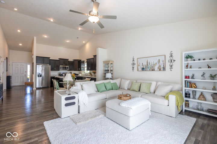 Property Photo: 6607 Laurelwood Drive IN 46064