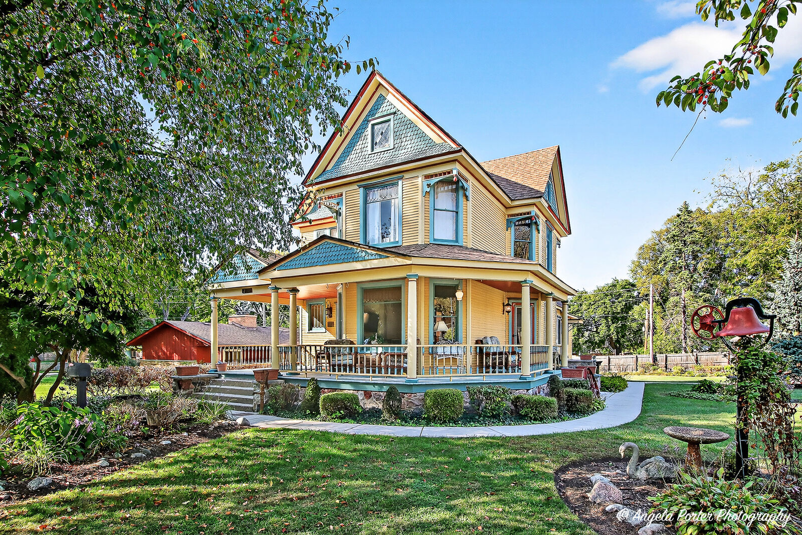 Property Photo:  200 W Woodstock Street  IL 60014 