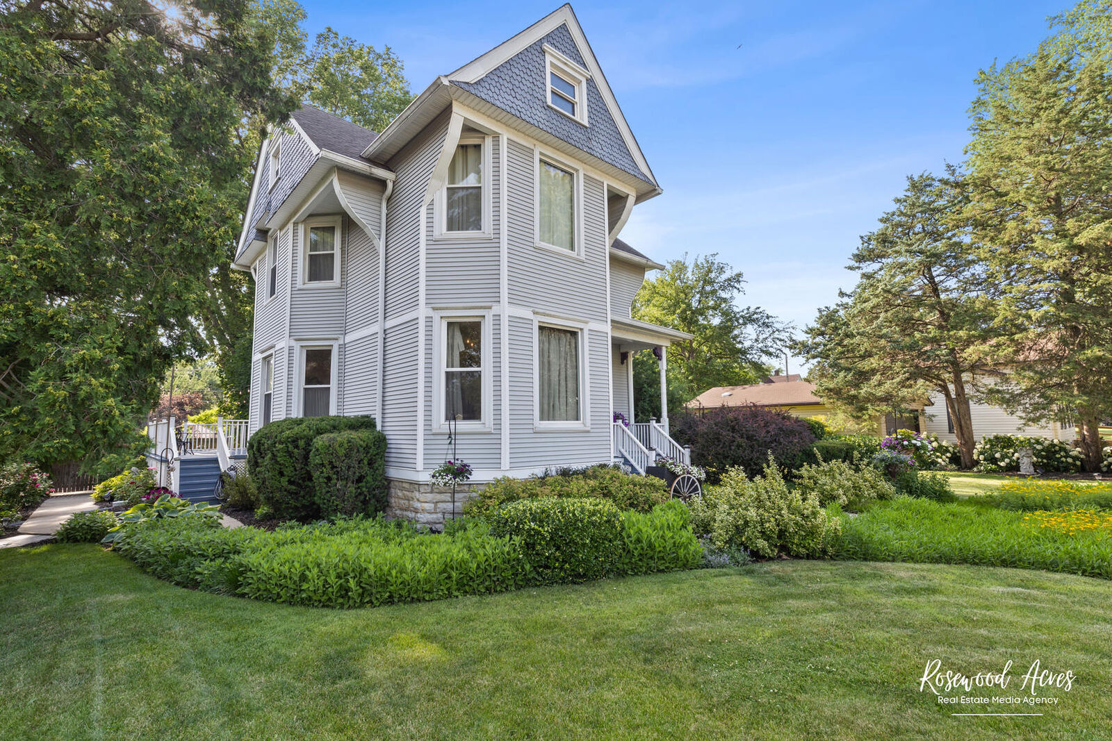 Property Photo:  217 N Maple Street  IL 60954 