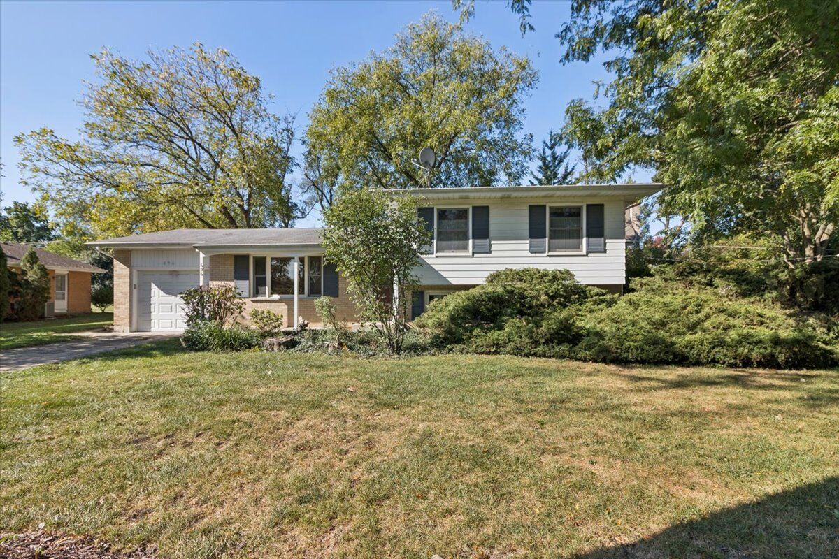 Property Photo: 696 N Stephen Drive IL 60067