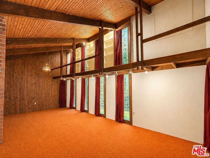 Property Photo:  7230 Outpost Cove Drive  CA 90068 