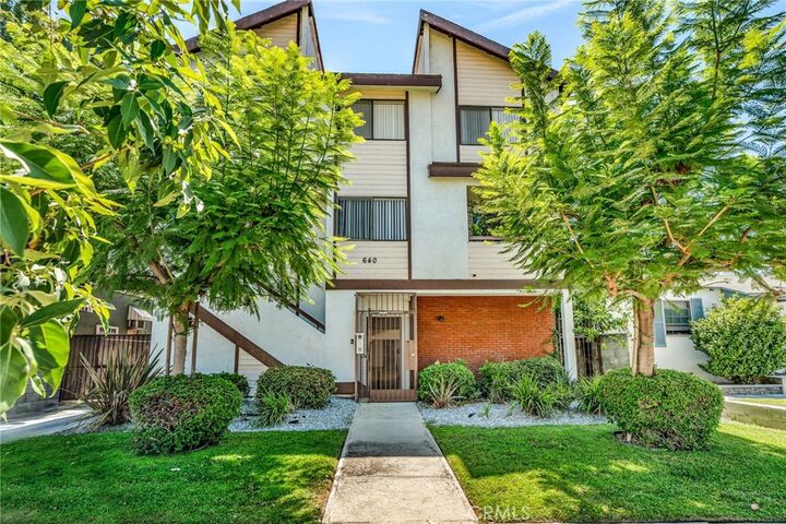 Property Photo:  640 Unit 102 Ivy  CA 91204 