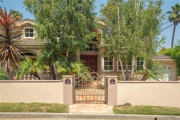 Property Photo:  4063 Benedict Canyon Drive  CA 91423 