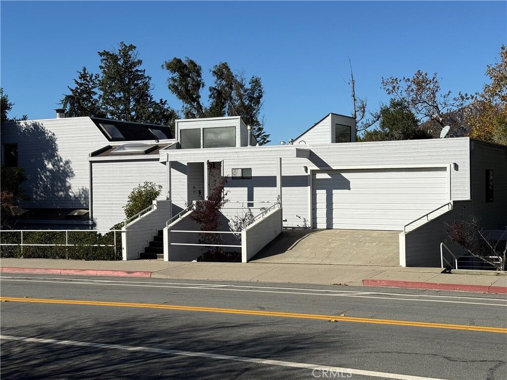 Property Photo: 31 Hathway Avenue CA 93405