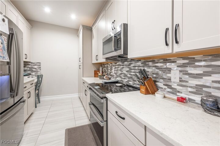 Property Photo: 7324 Rockefeller Drive FL 34119