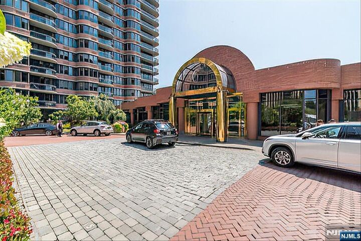 Property Photo:  100 Carlyle Drive 3mn  NJ 07010 