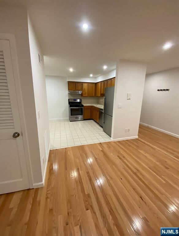 Property Photo:  700 Schuyler Avenue E14  NJ 07032 