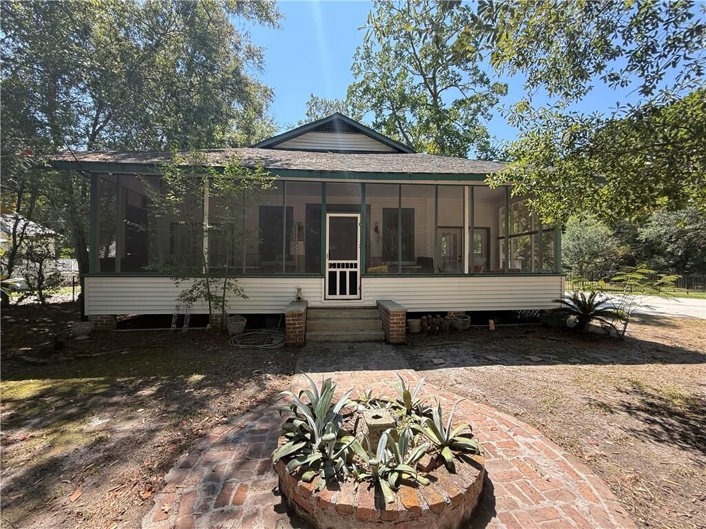 Property Photo: 1930 Montgomery Street LA 70448