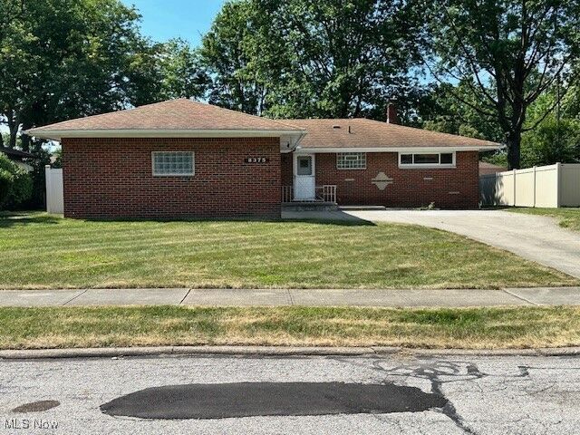 Property Photo:  8375 Royal Ridge Drive  OH 44129