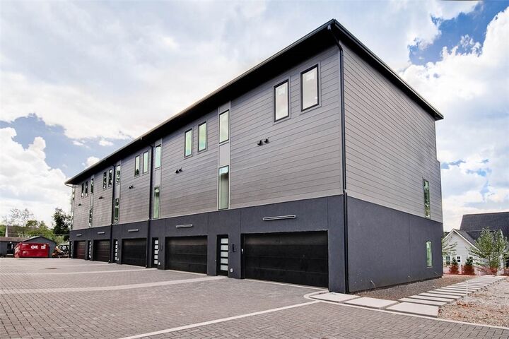 Property Photo:  218 NW 9th Street  AR 72712