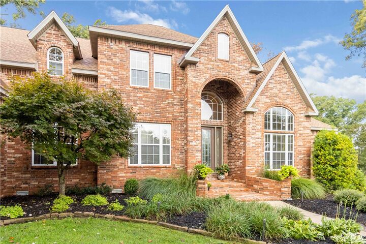 Property Photo:  219 Ridgefield Street  AR 72712